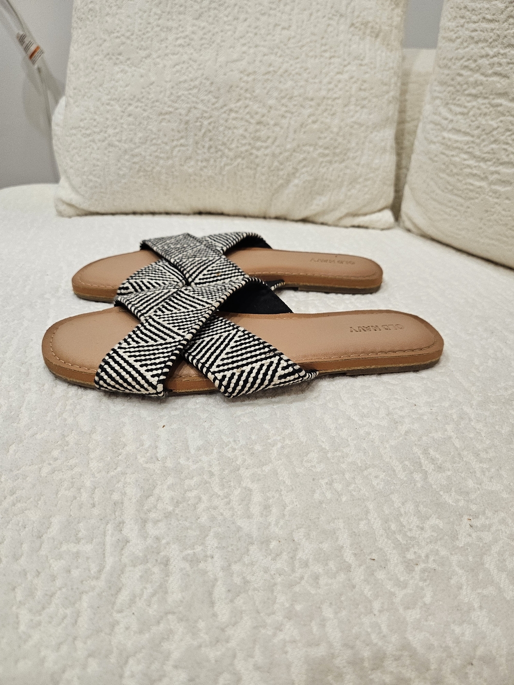 Old Navy Black & White Crisscross Slide Sandals